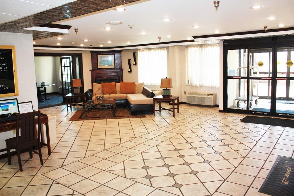 מלון Baymont By Wyndham ג'ונסבורו מראה חיצוני תמונה